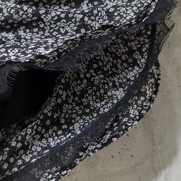 Ditsy Floral Print Black Dress - Picture 9 of 12